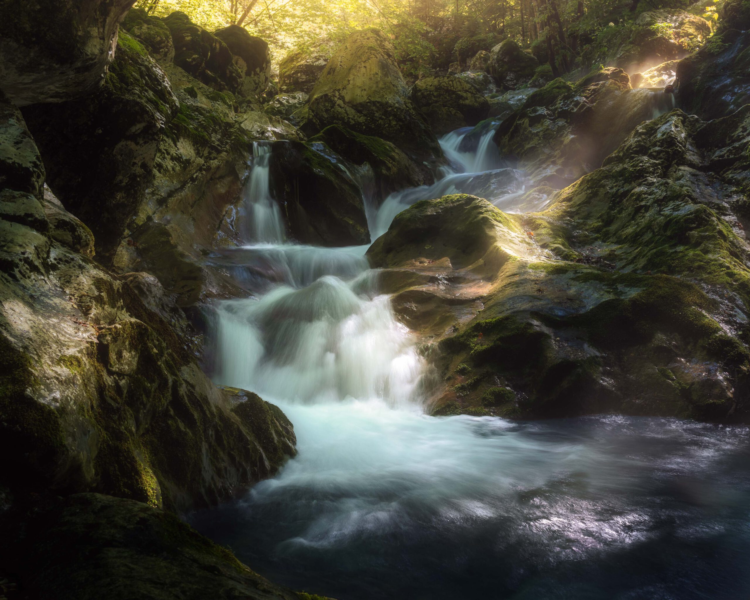 Wasserfall goldenes Licht Triglav Nationalpark Slowenien